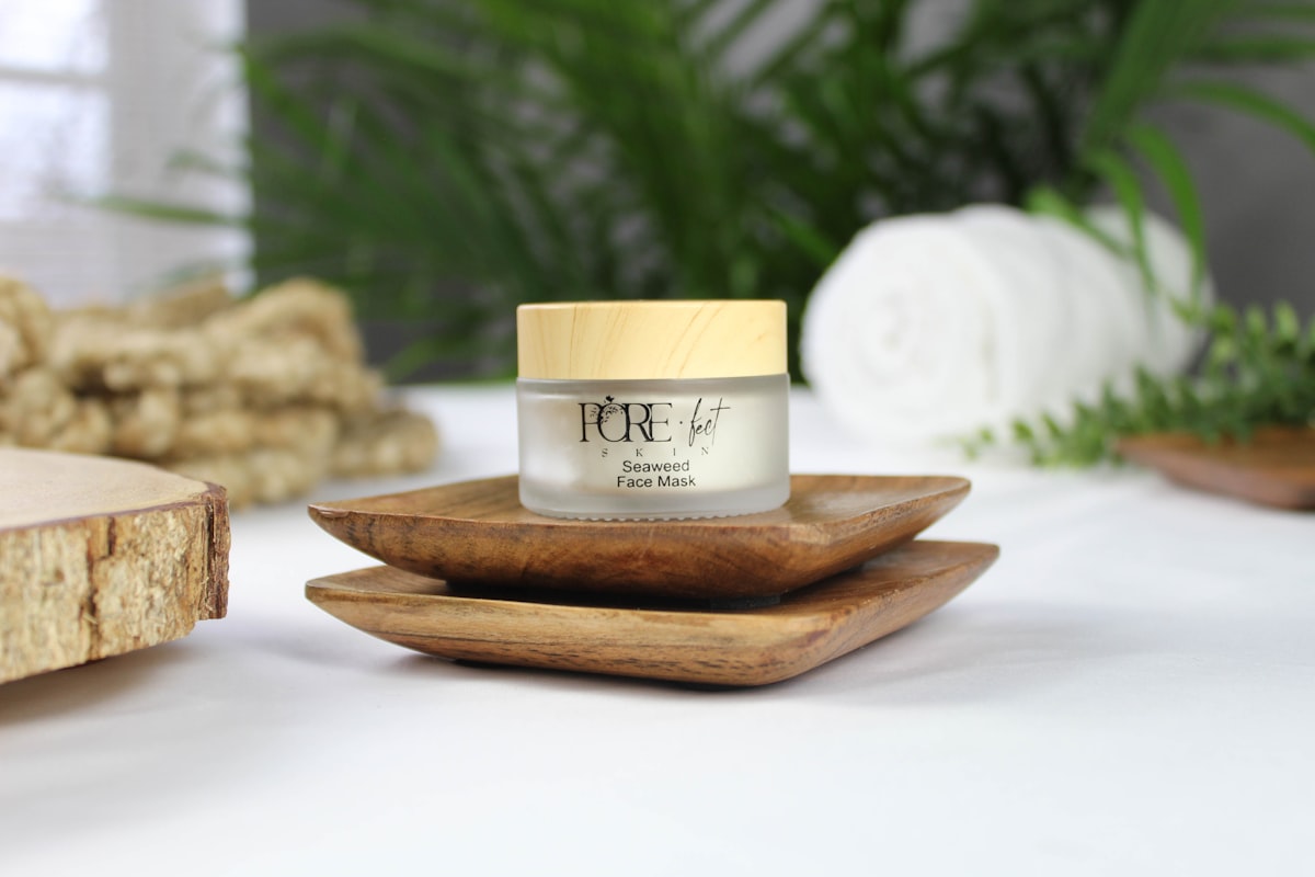 Lightweight gel moisturizer for combination skin